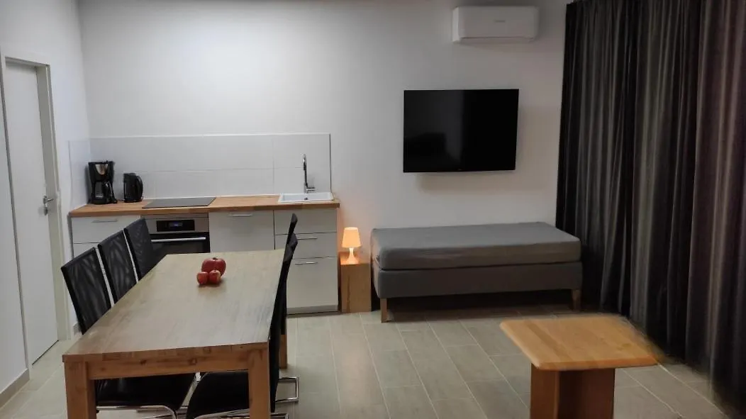 Apartment Eleonoras Ferienwohnung In Wuerzburg Stadt Inklusive Eigenen Parkplaetzen Vor Der Tuer
